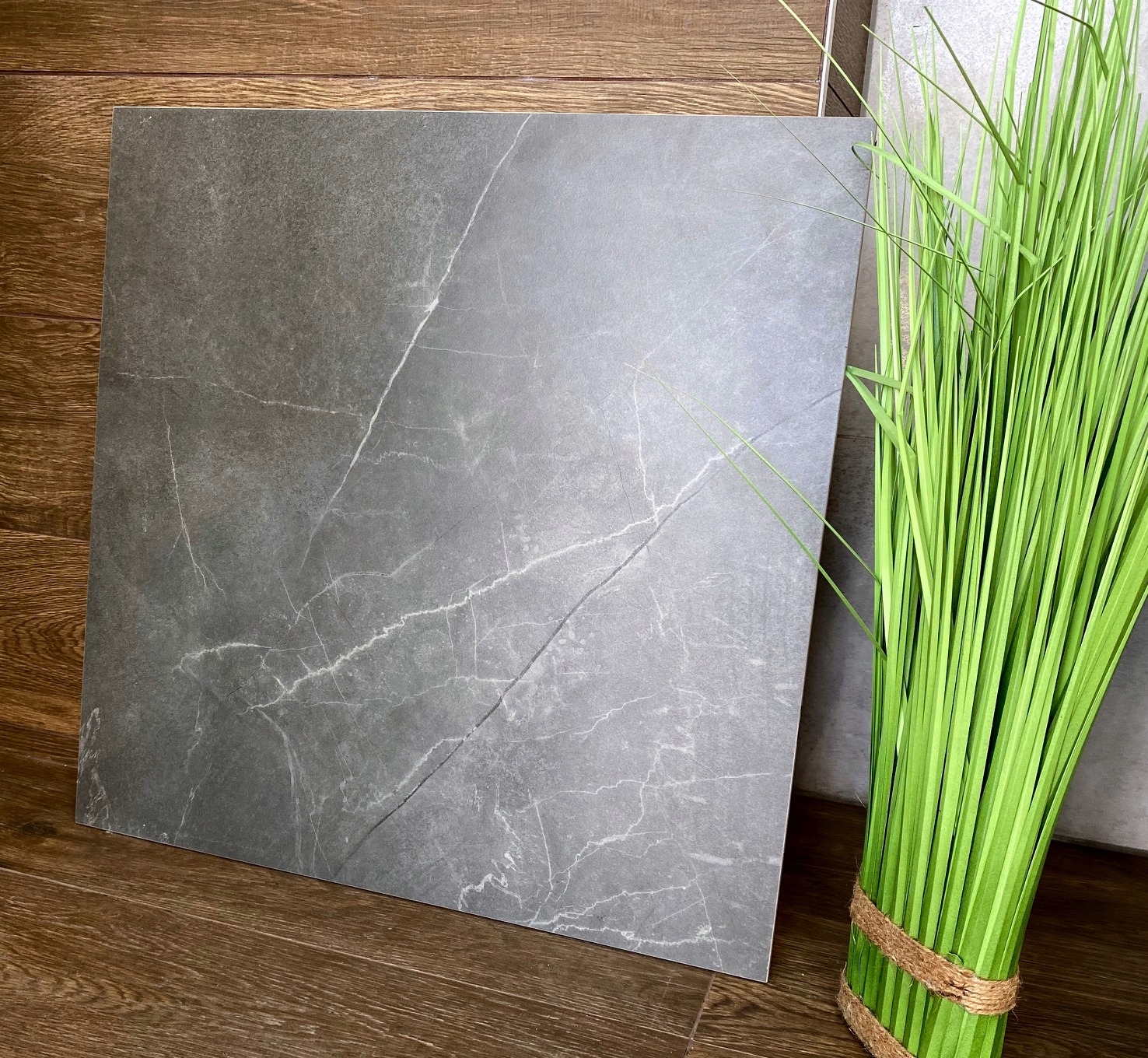 Ciemny grafitowy gres 60x60 - podbarwiony w masie