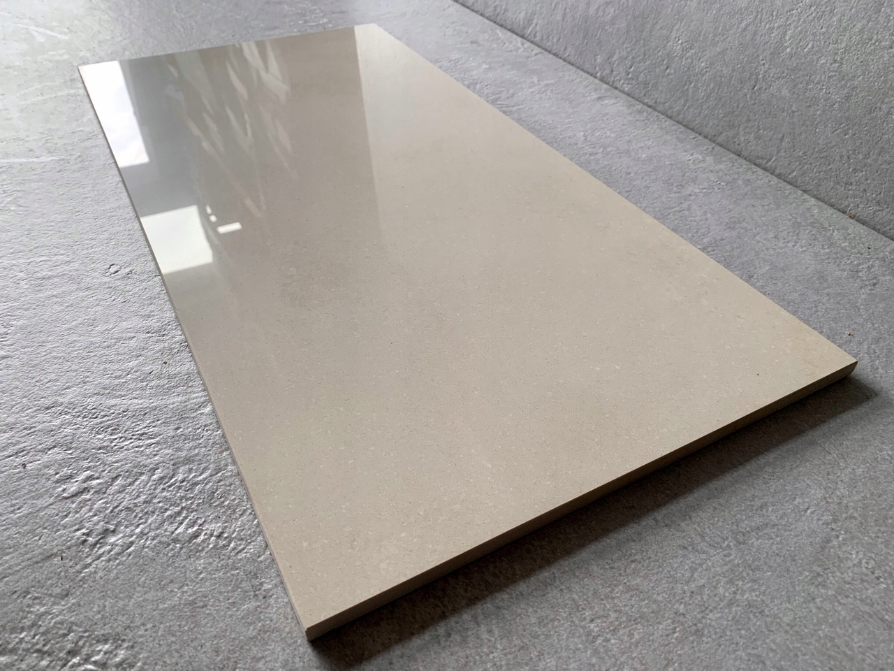 GRUBY jasny gres polerowany 120x60 - WYSOKI POŁYSK