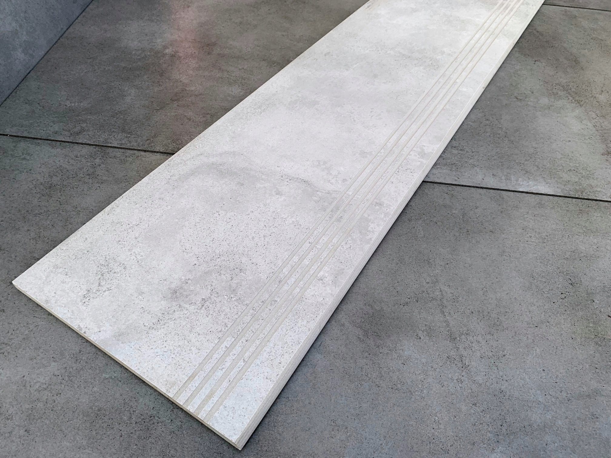 Płytki betonopodobne na schody, stopnice 100x30