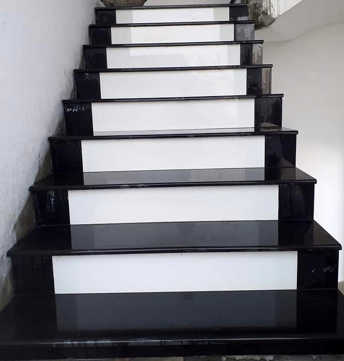 Biały podstopień do schodów 20cm WYSOKI POŁYSK