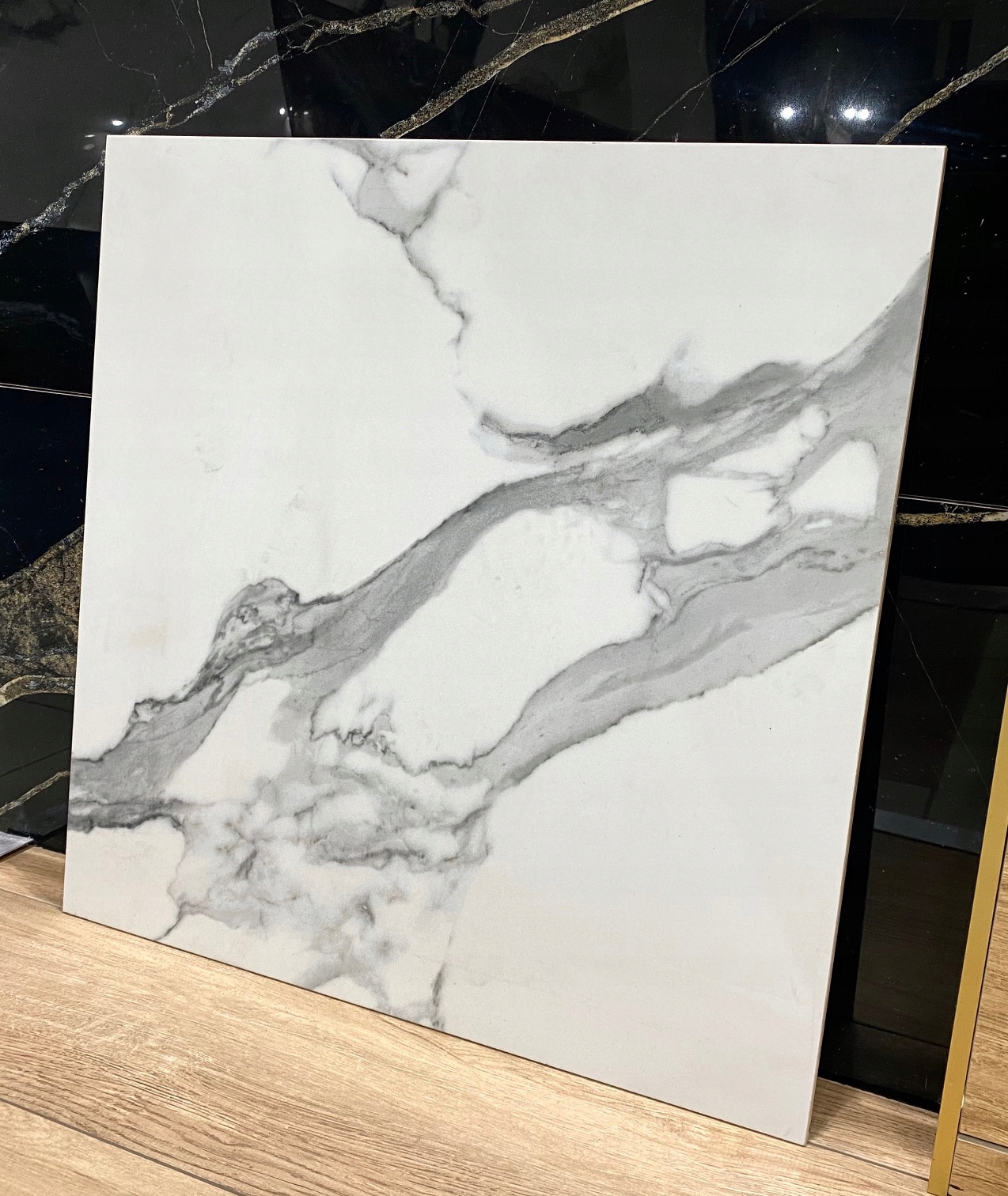 Gres marmuropodobny 120x120 CALACATTA CARARA white