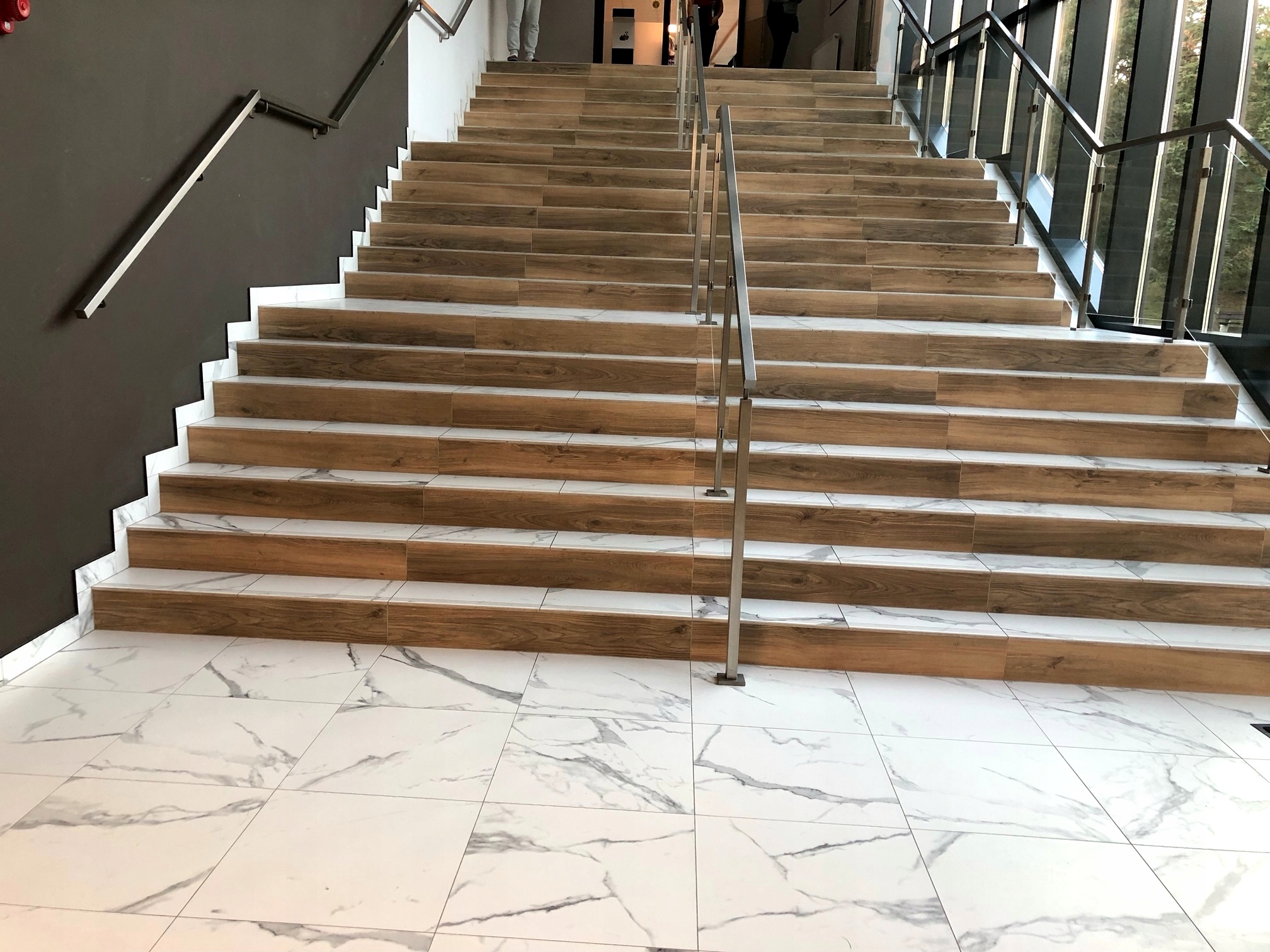 Płytki na schody BIAŁY MARMUR 100x30 CARARA satyna