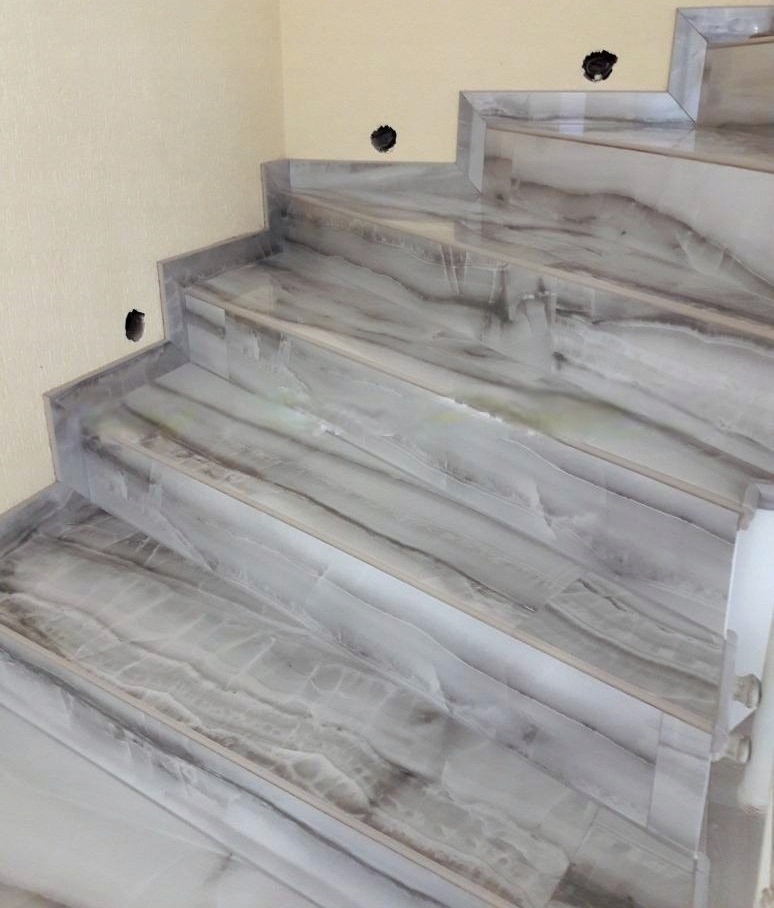 Schody z szarego kamienia 120x30 WYSOKI POŁYSK