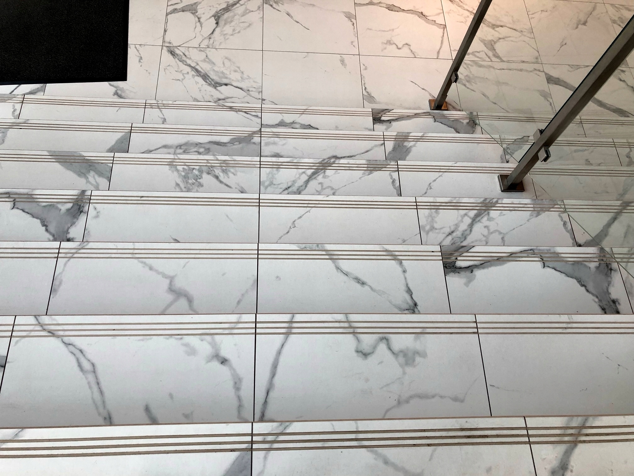 Płytki na schody BIAŁY MARMUR 100x30 CARARA satyna