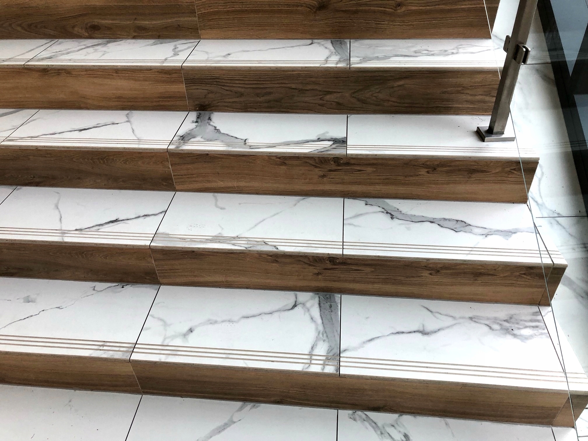 Płytki na schody BIAŁY MARMUR 100x30 CARARA satyna