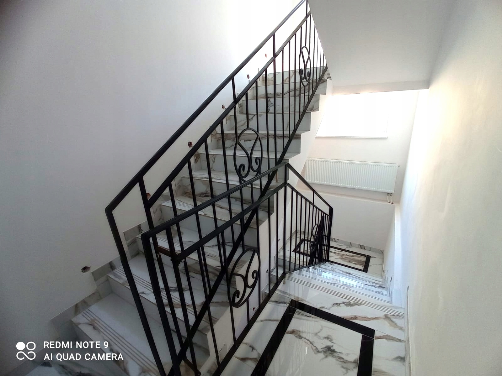 Schody z marmuru gres WYSOKI POLER 100x30 Calacata