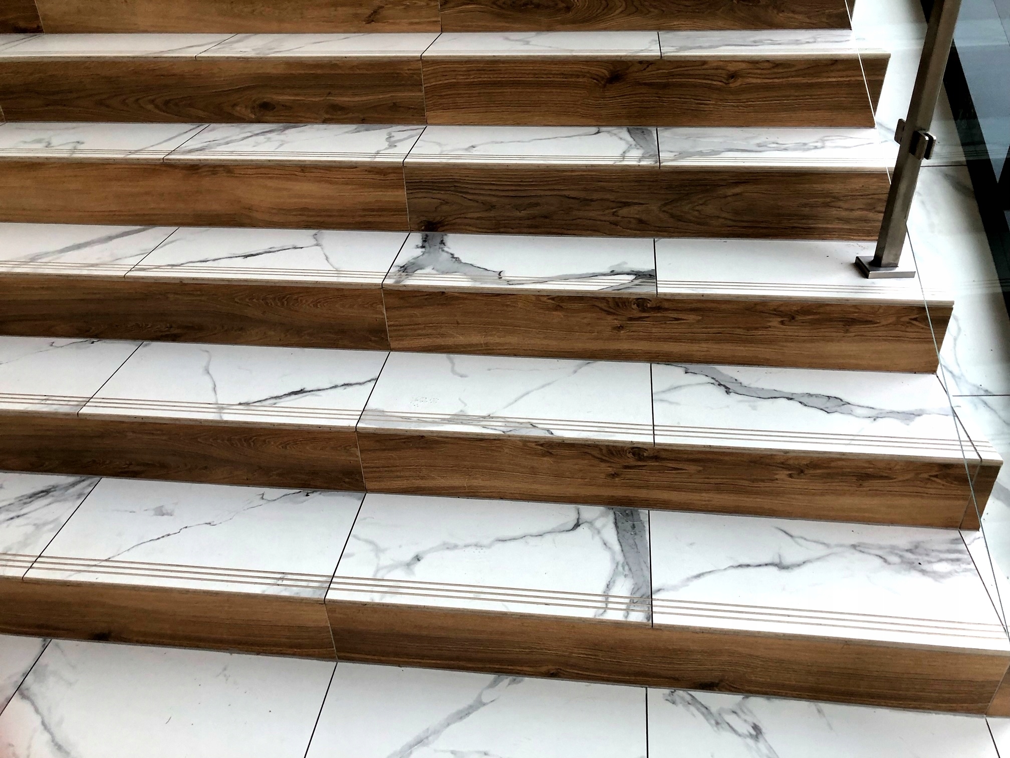 Płytki na schody BIAŁY MARMUR 100x30 CARARA satyna