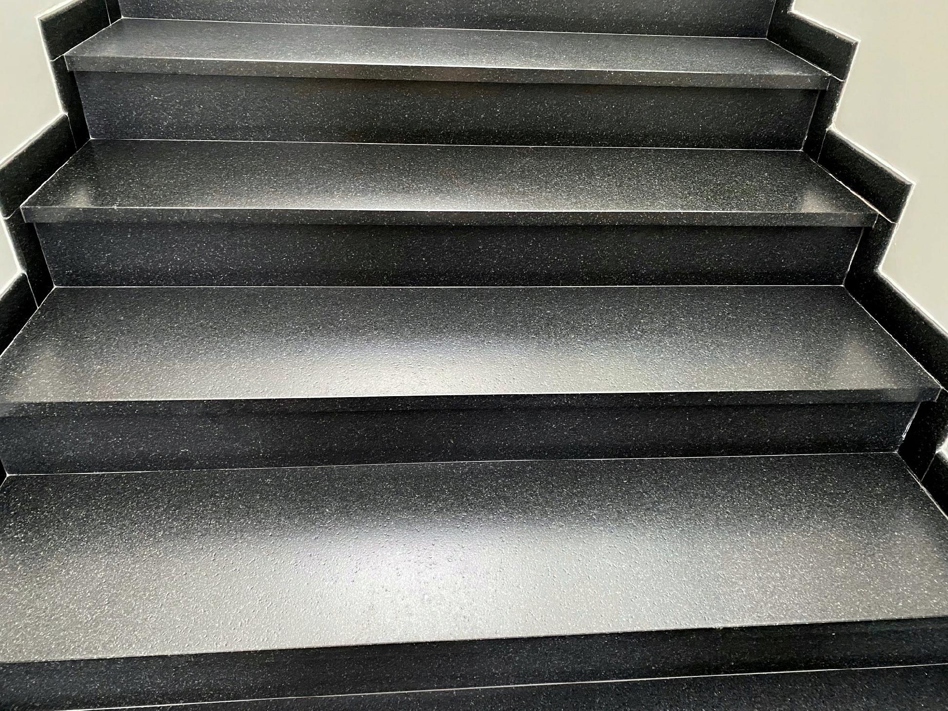 Płytki na schody z kapinosem grube 100x30x3 GRAFIT