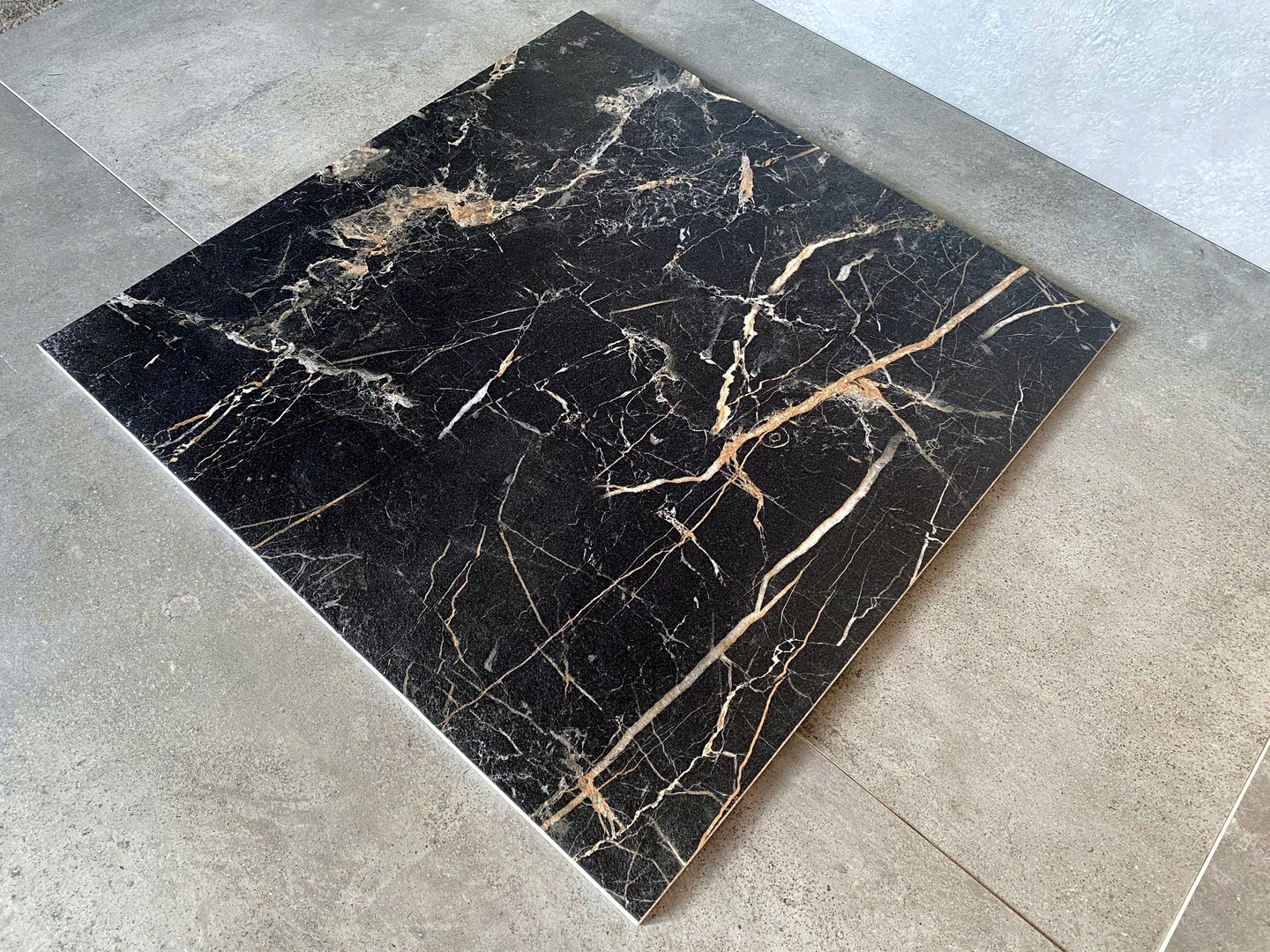 Czarny marmur złota żyła 60x60 gres MARMUROPODOBNY