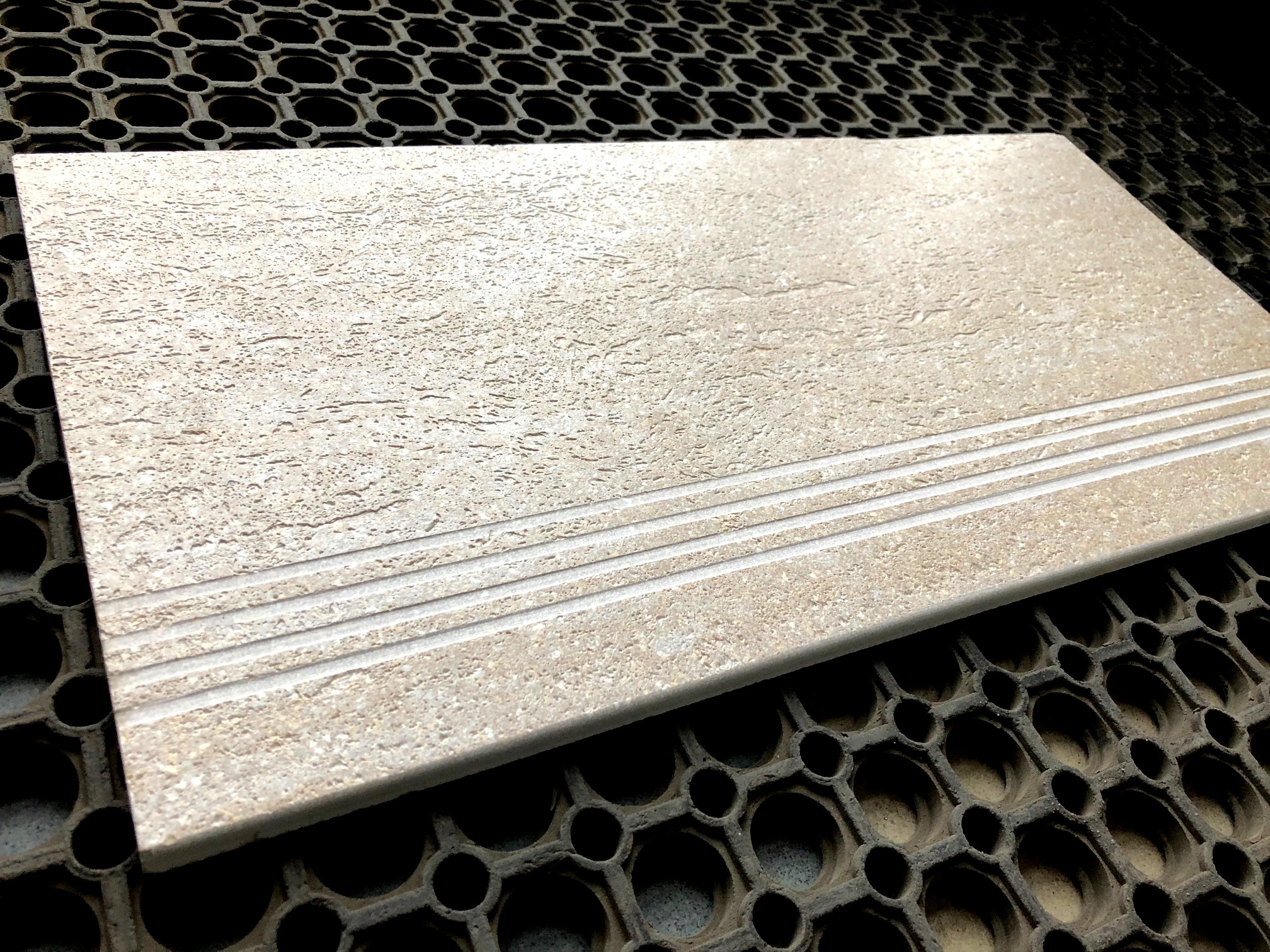 TRAWERTYN na schodach, płytka na schody 30x60