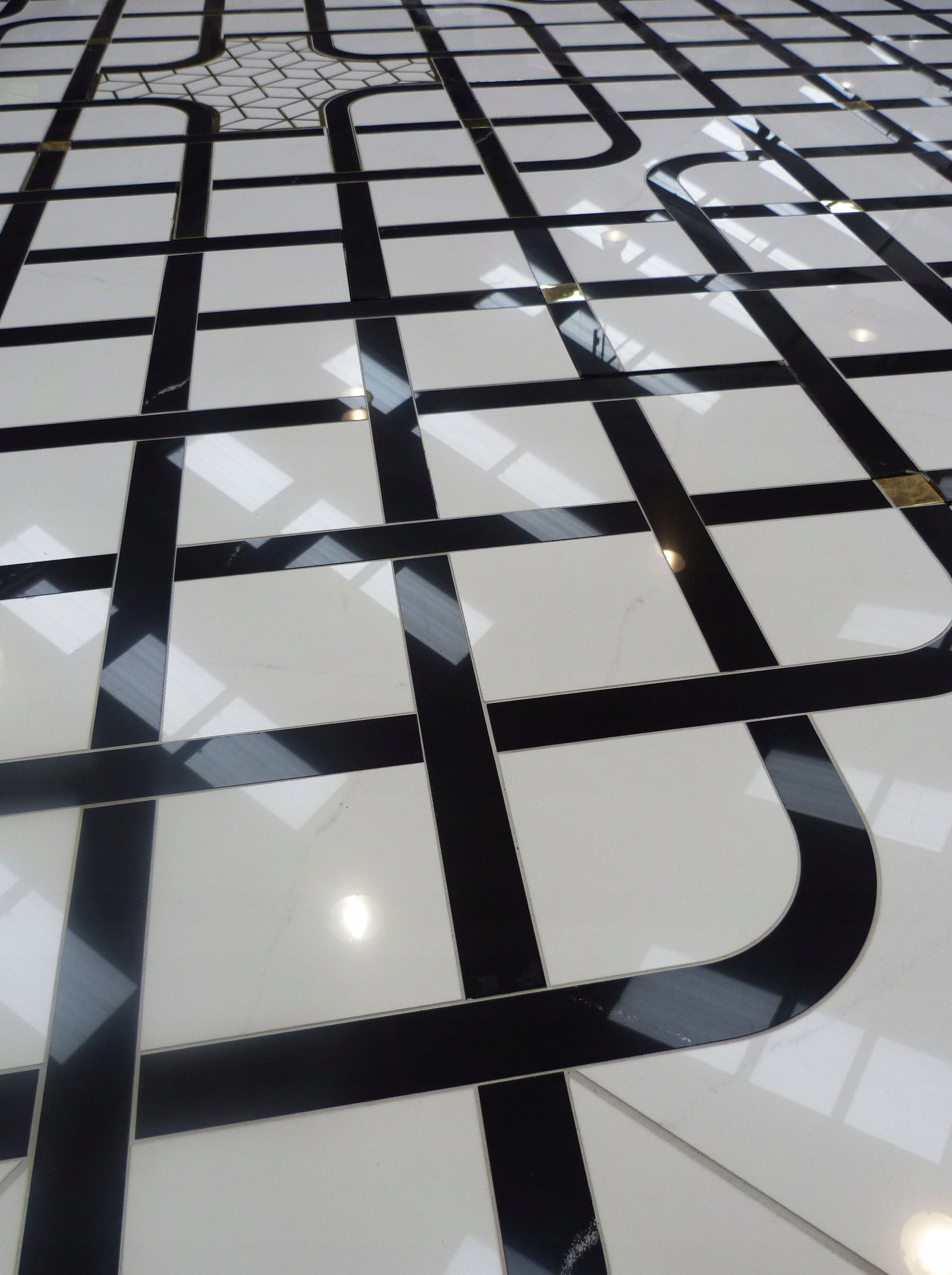 Gres BIAŁY MARMUR POLER 25x25 czarna ramka POŁYSK