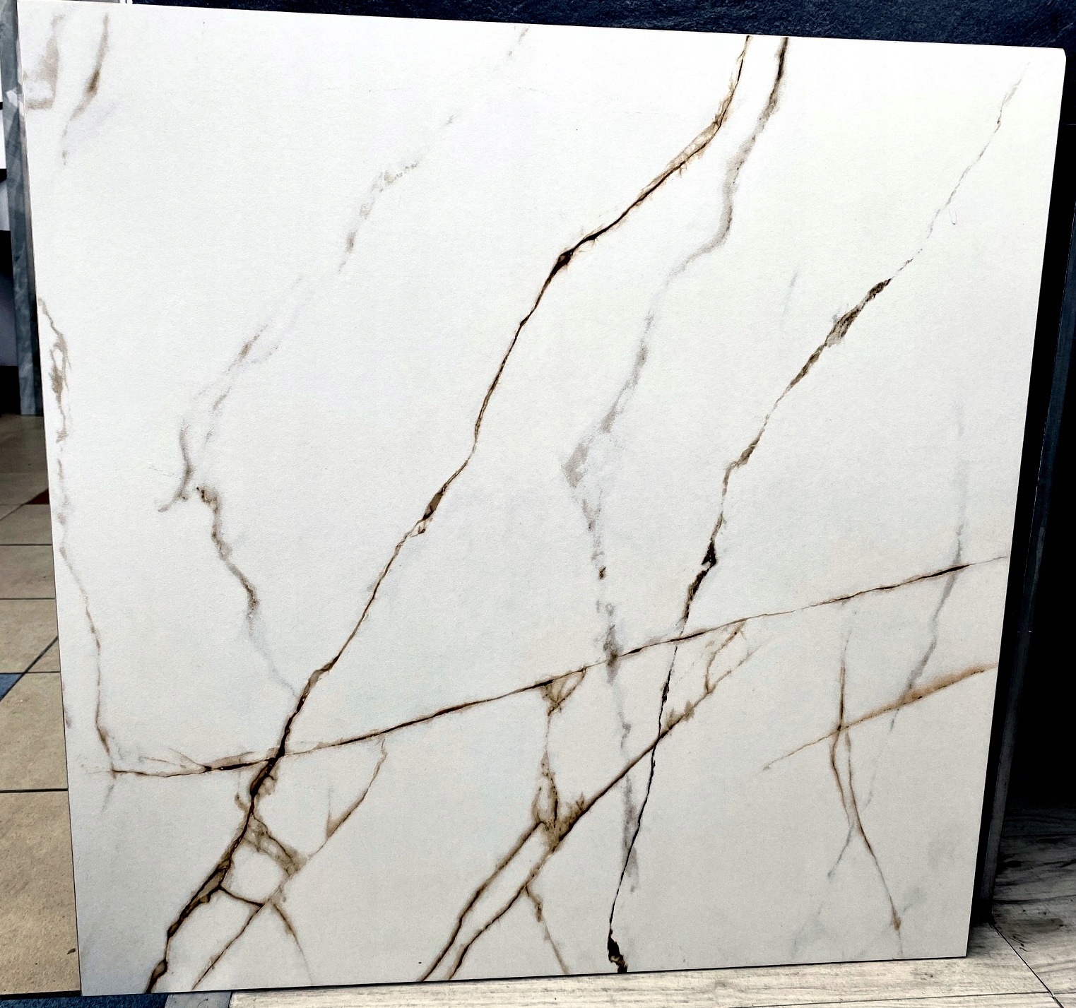 Gres marmuropodobny 60x60 CALACATTA CARRARA złoto