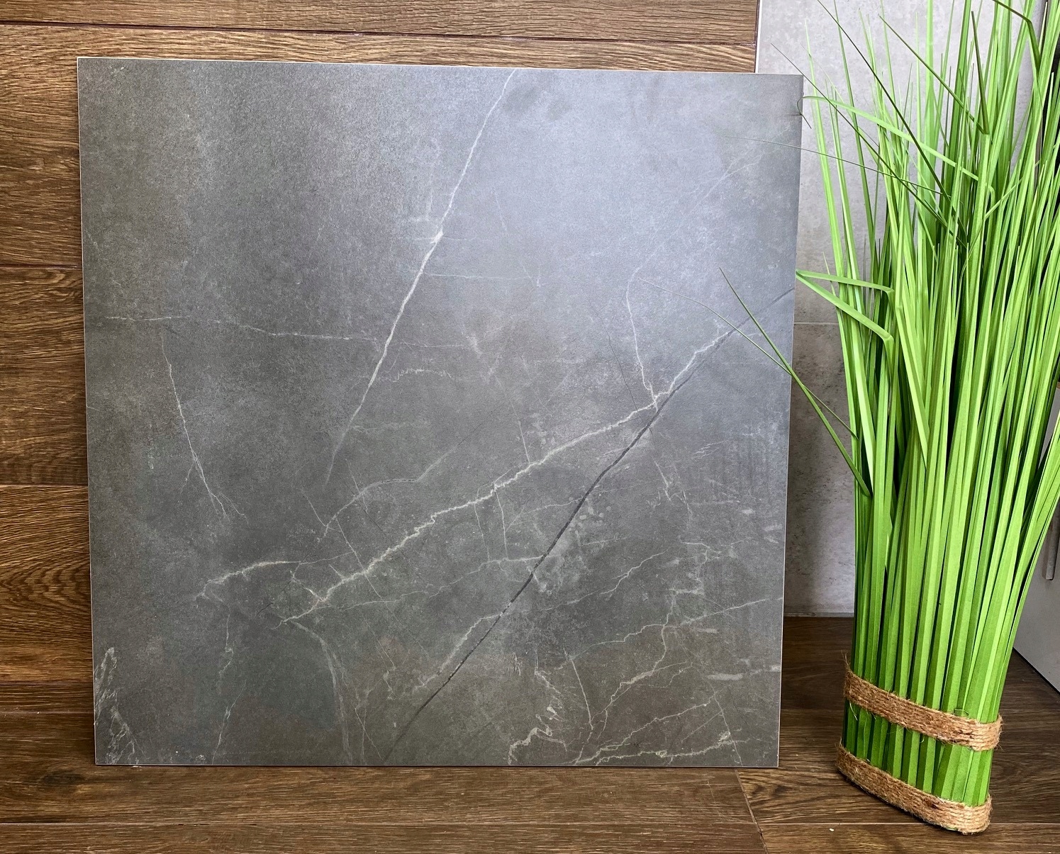 Ciemny grafitowy gres 60x60 - podbarwiony w masie