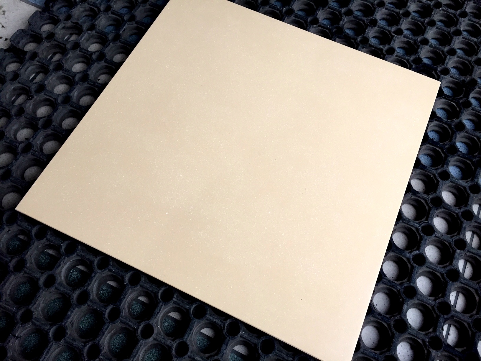 POGRUBIONY NAJMOCNIEJSZY gres techniczny 40x40