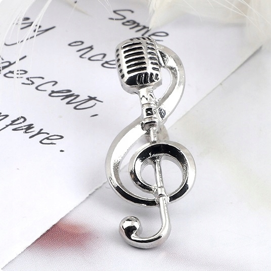 Broszka Pin Nuta Przypinka Mikrofon z Kluczem Wioliniowym Artysta Music