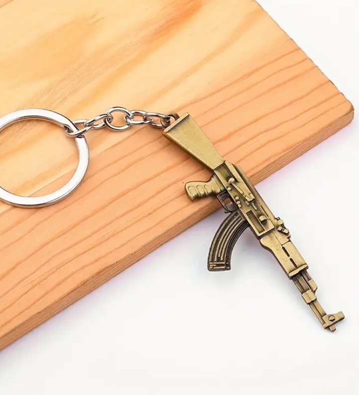 Breloczek Player Unknown Battlefield CS Karabin AK 47 Patyna Antyczna Miedź