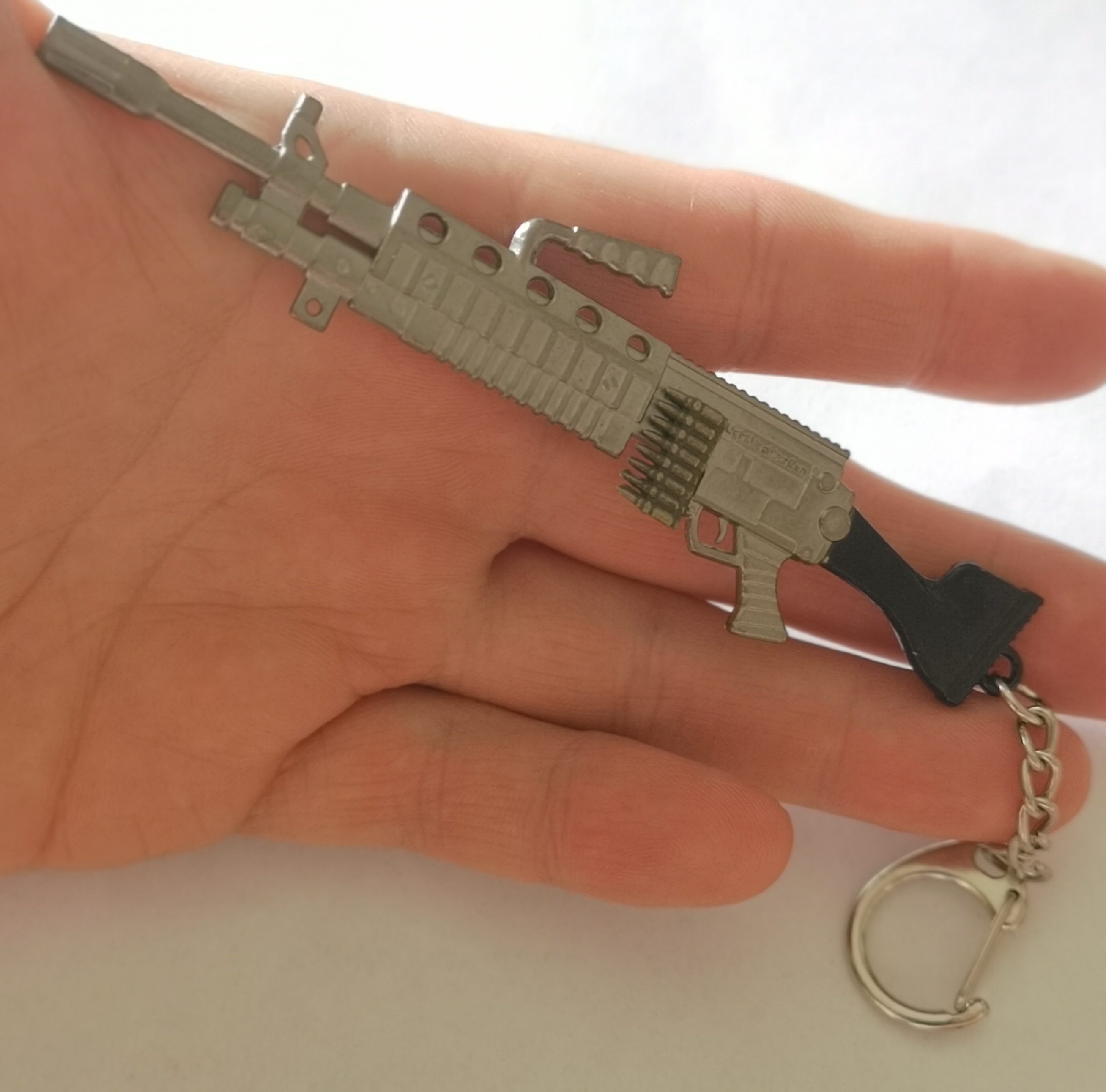 Breloczek Metalowy KARABIN Maszynowy SAW Wojsko Maszynówka Squid Game Guner