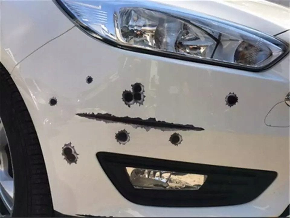 Naklejka 3D samochód dziury po kulach zadrapanie pazury auto tuning krecha