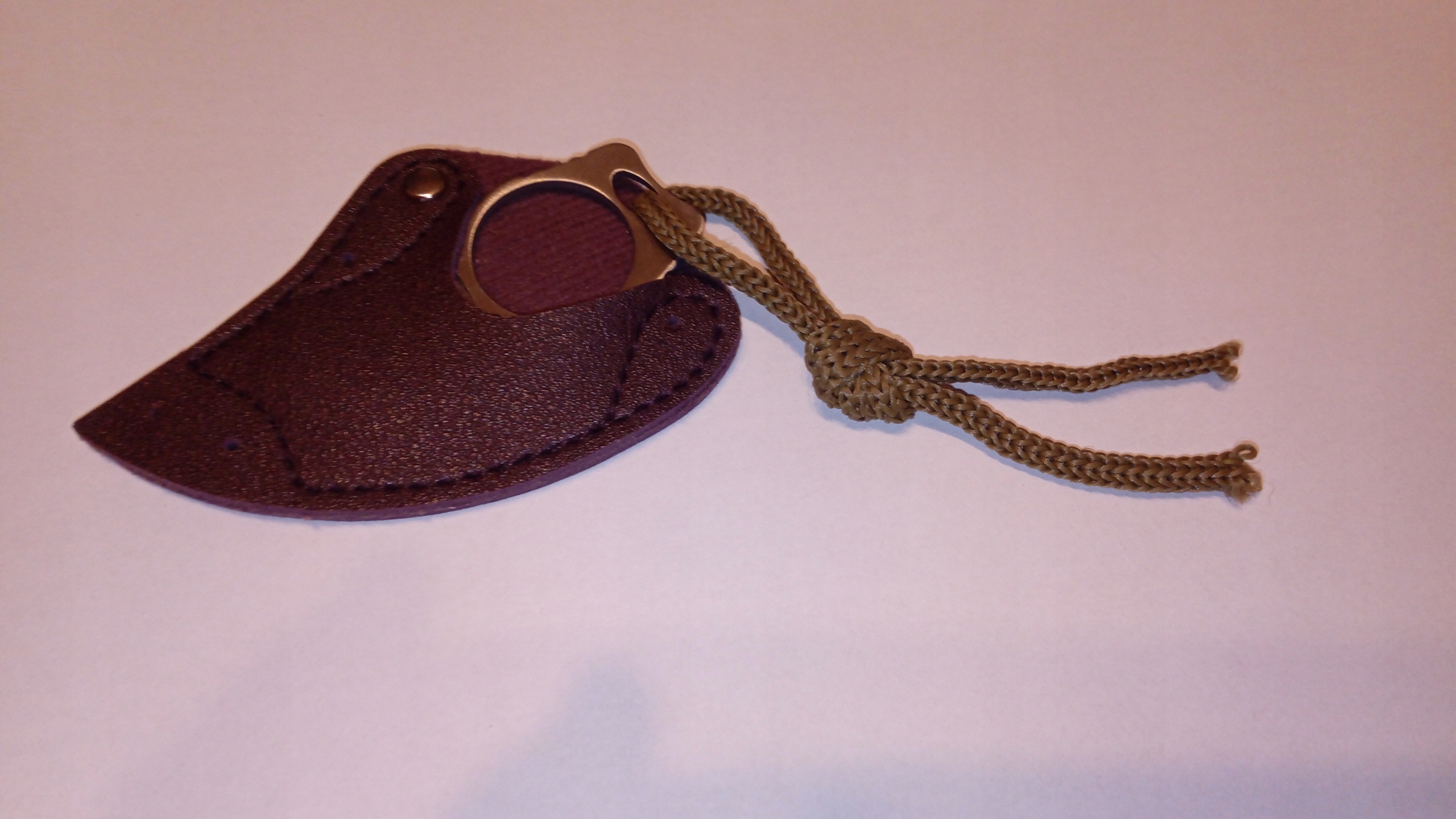 Pazur, nozyk z futerałem kieszonkowy, EDC survival