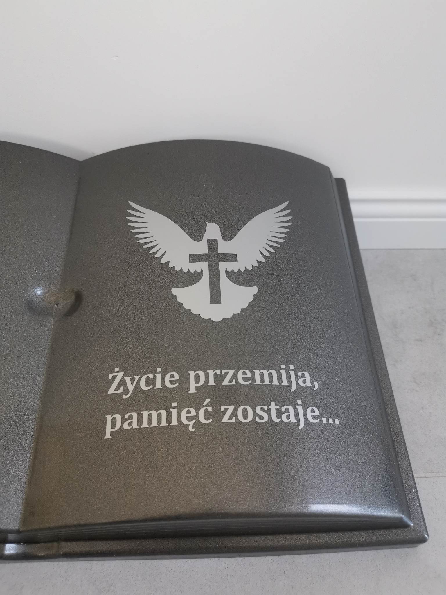 KSIĘGA na grób Podkład do stroików sztucznych Grafitowa z brokatem