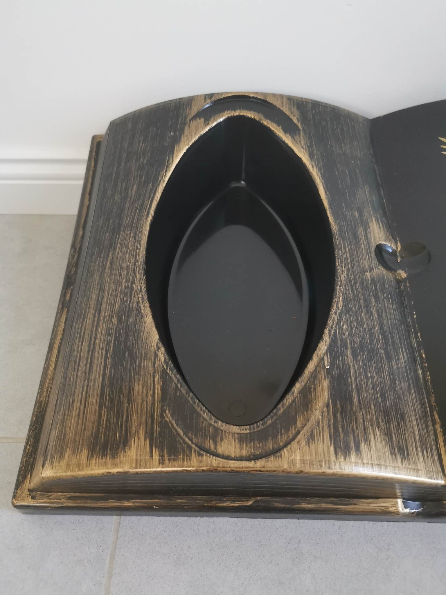 KSIĘGA na grób Podkład do stroików sztucznych Czarna ze złotym z doniczką