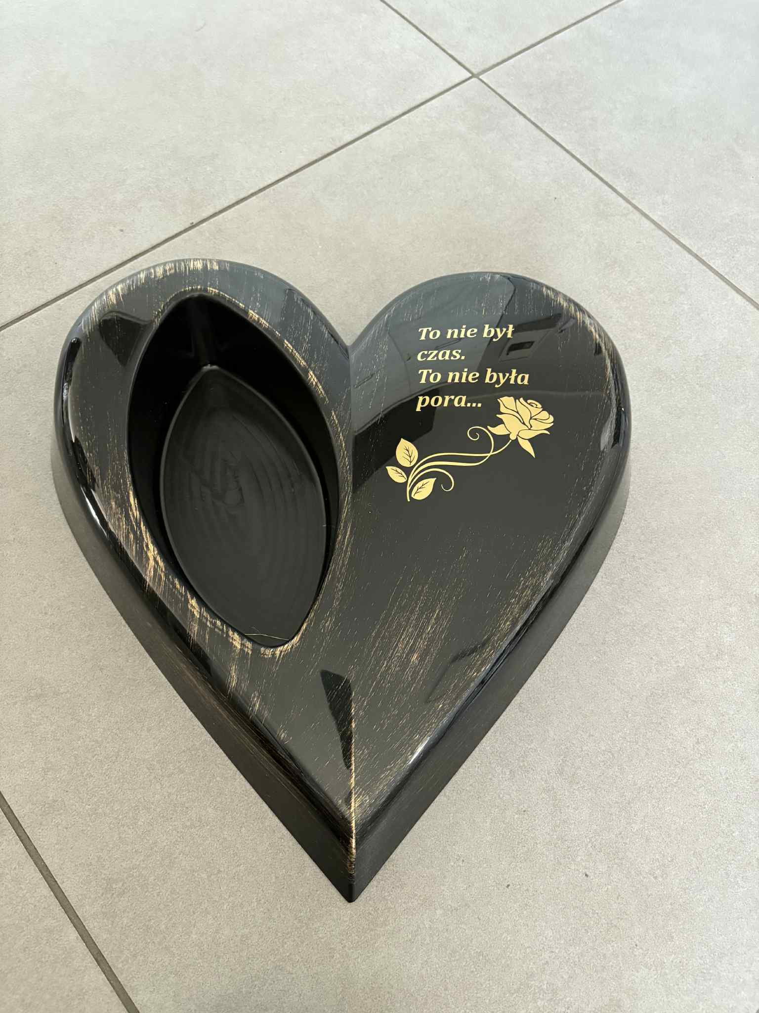 Stroik na grób cmentarz Kompozycja nagrobna funeralna SERCE To nie był czas