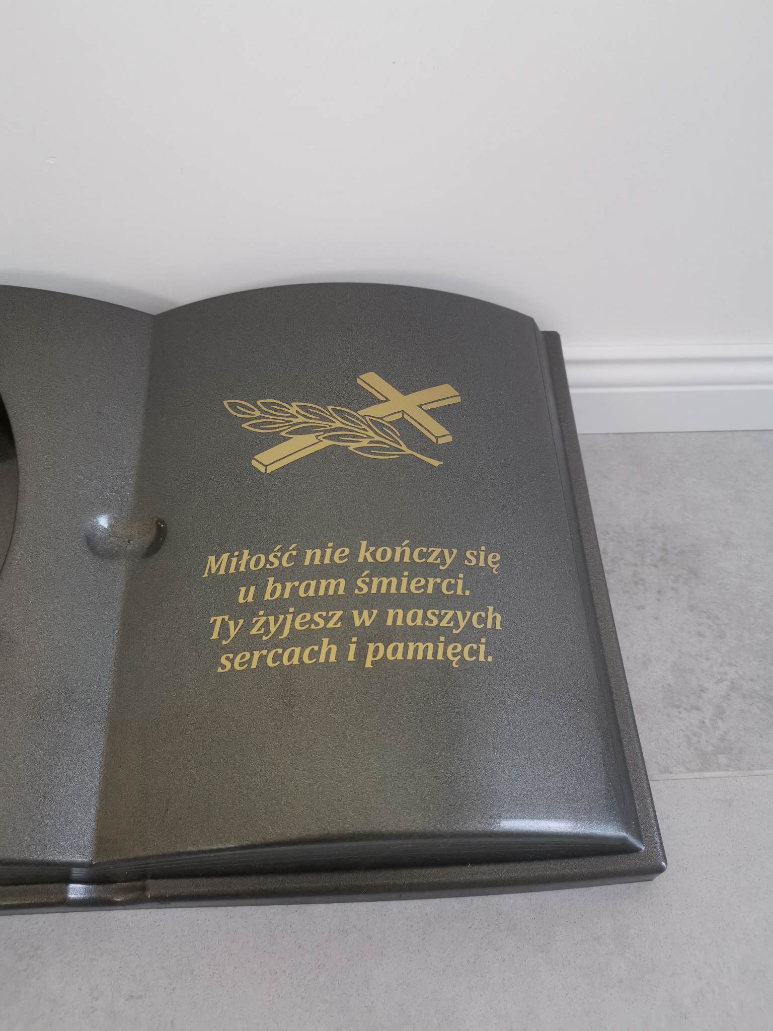 KSIĘGA na grób Podkład do stroików sztucznych Grafitowa z brokatem z doniczką