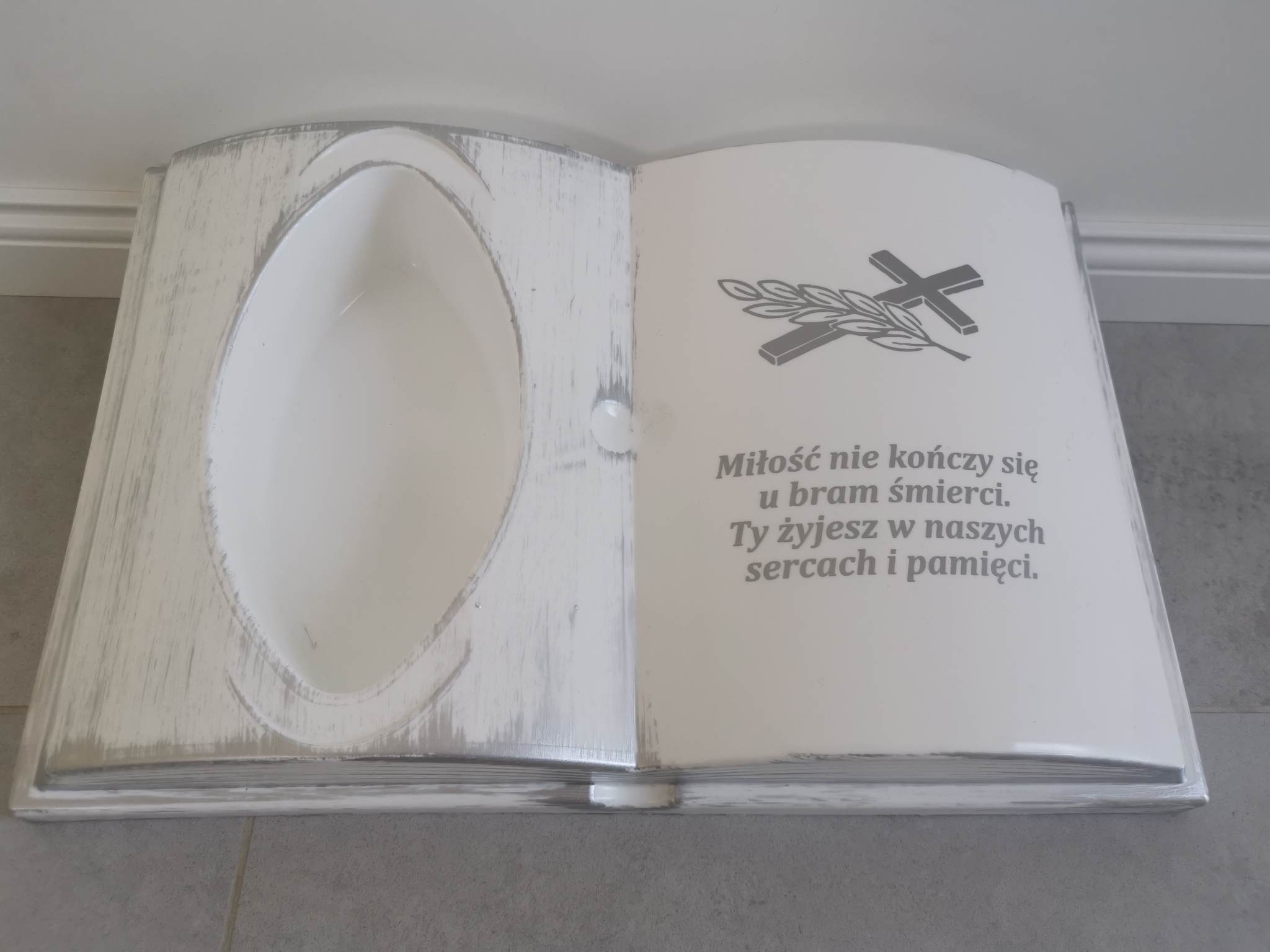KSIĘGA na grób Podkład do stroików sztucznych Biała ze srebrnym