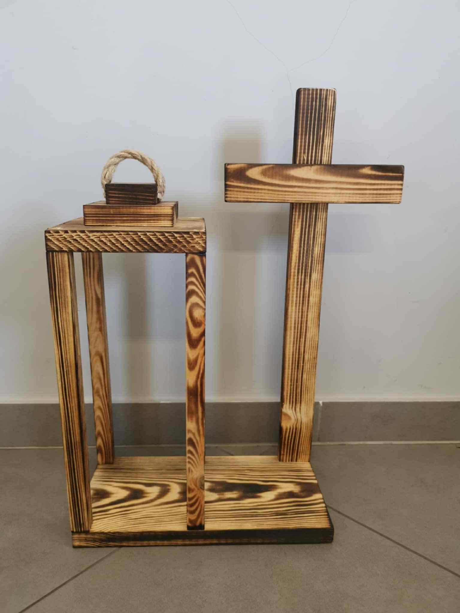 Lampion drewniany z podstawą i dużym Krzyżem 40cm Baza pod stroik Dekor nr7