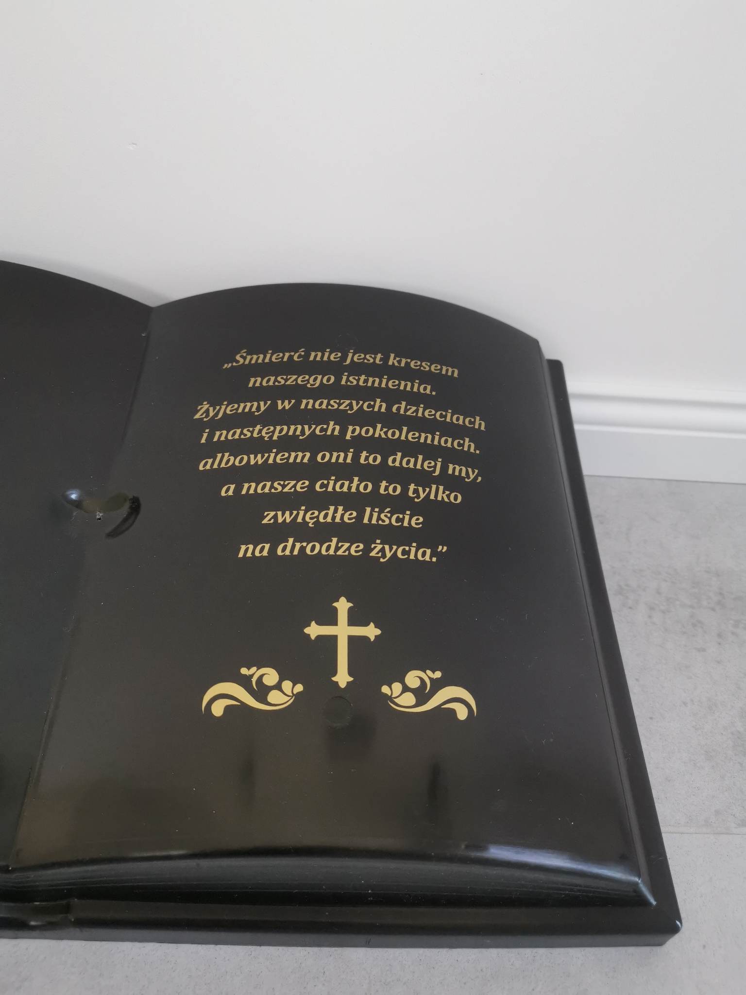 KSIĘGA na grób Podkład do stroików sztucznych Czarna gładka z doniczką