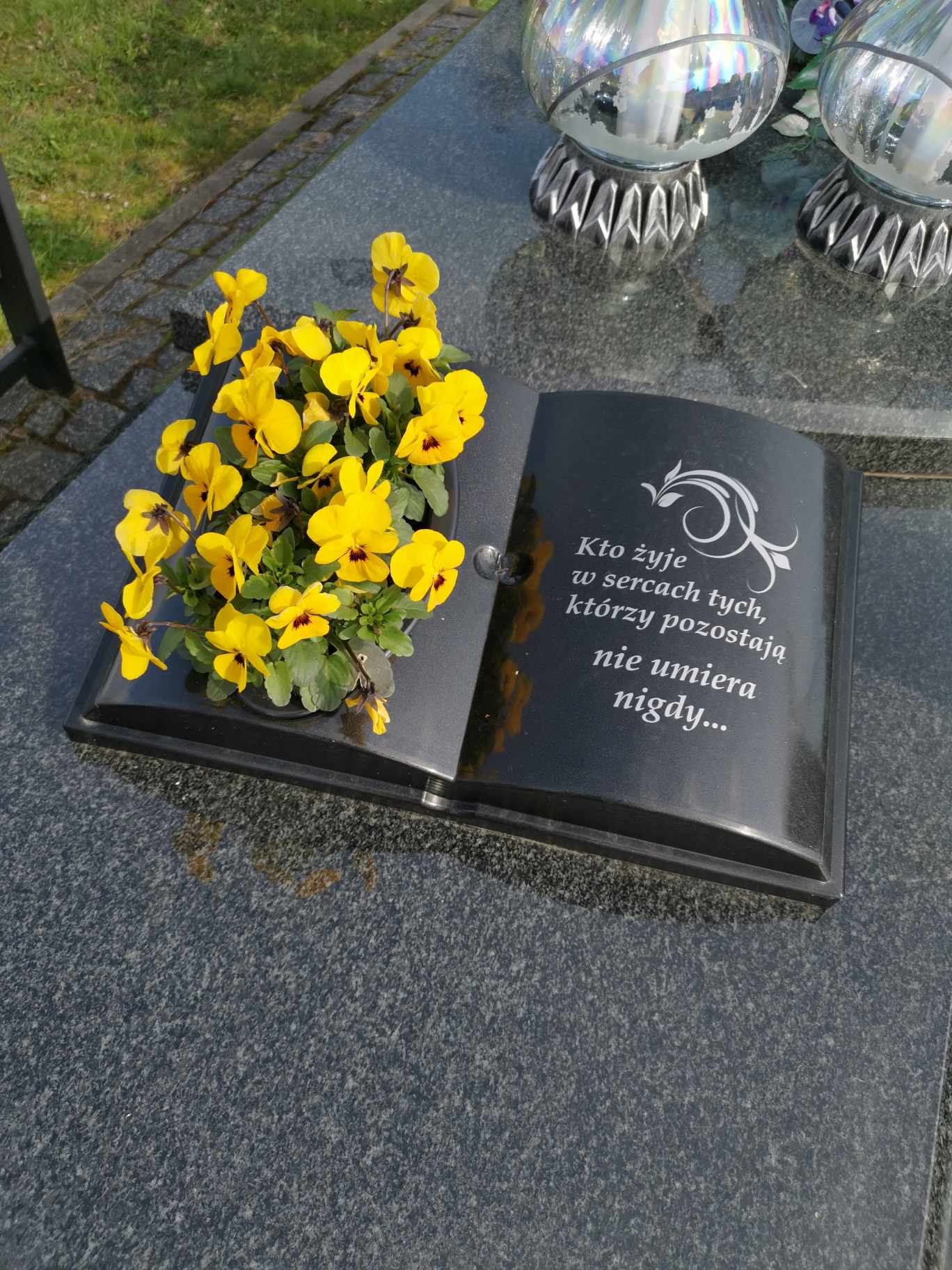 Księga nagrobna grób cmentarz wiązanka stroik Kochanej Mamie Dzień Mamy