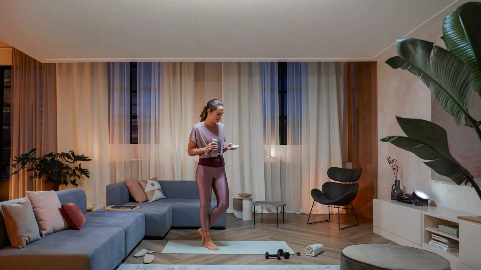 Plafon LED Lampa Sufitowa Natynkowa 19.2W 2450lm IP20 White Ambiance TW Czarna 38cm Inteligentna SMART Zigbee Bluetooth Enrave Philips HUE - druga cecha produktu