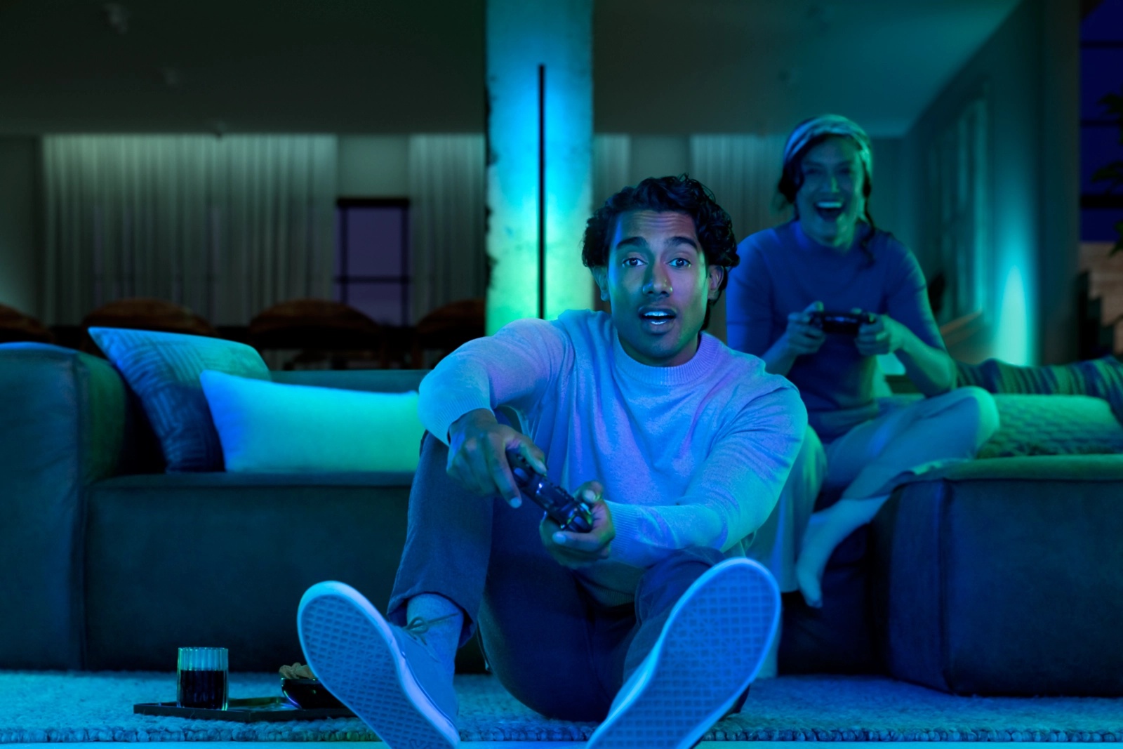 Lampa Podłogowa LED Gradient 29W 2550lm IP20 White and Color Ambiance RGB + TW Dąb Biała 145cm Inteligentna SMART Zigbee Bluetooth Signe Philips HUE - czwarta cecha produktu