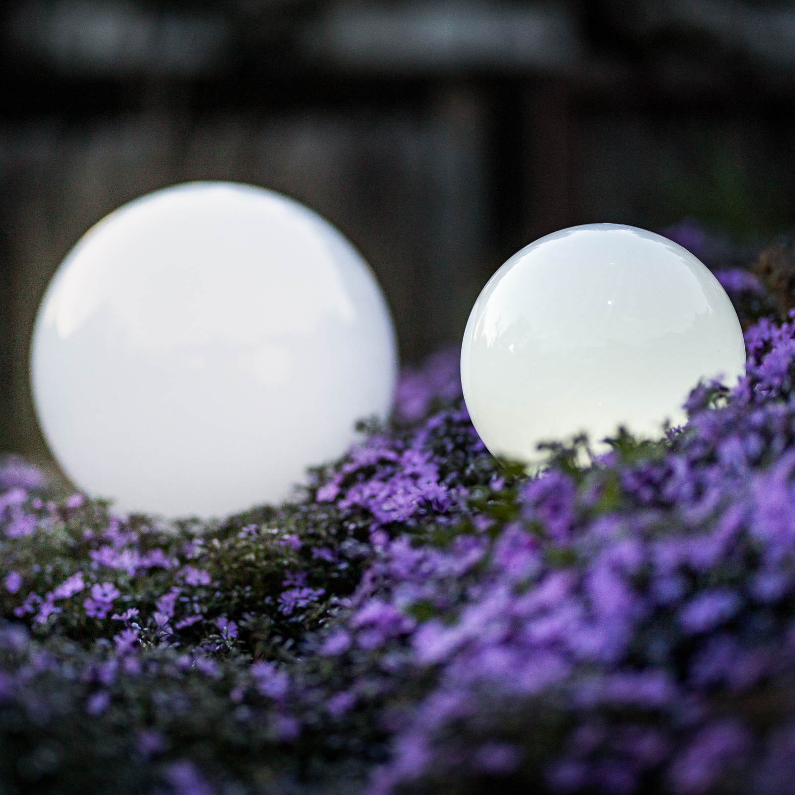 Lampa Solarna Ogrodowa LED ATRIS Wbijana Naziemna Biała Kula 25cm RGB LUMILED - druga cecha produktu