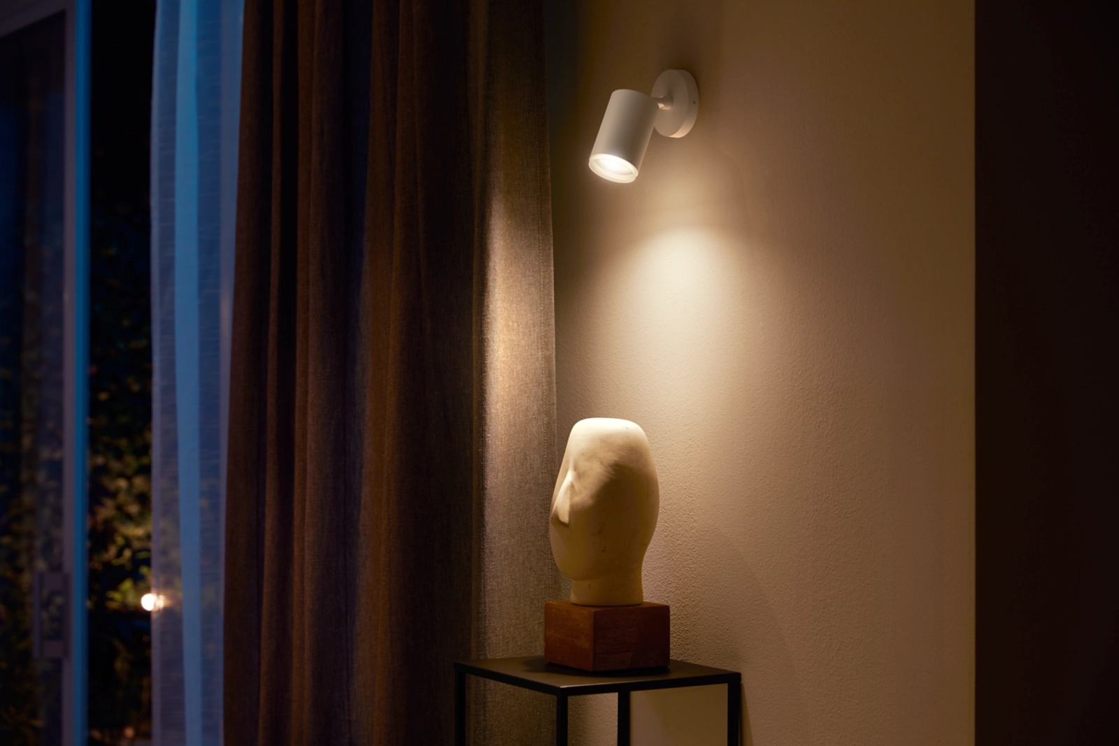 Lampa Ścienna Sufitowa LED Reflektor 4.2W 400lm IP20 White and Color Ambiance RGB + TW Biała Inteligentna SMART Zigbee Bluetooth Fugato Philips HUE - obszar zastosowań