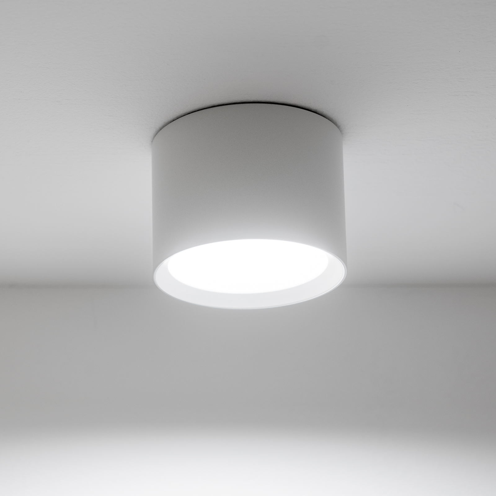 Oprawa HALOGENOWA Natynkowa SUNLA Tuba Gx53 LED Spot Kinkiet Sufitowa Walec Biały LUMILED - pierwsza cecha produktu