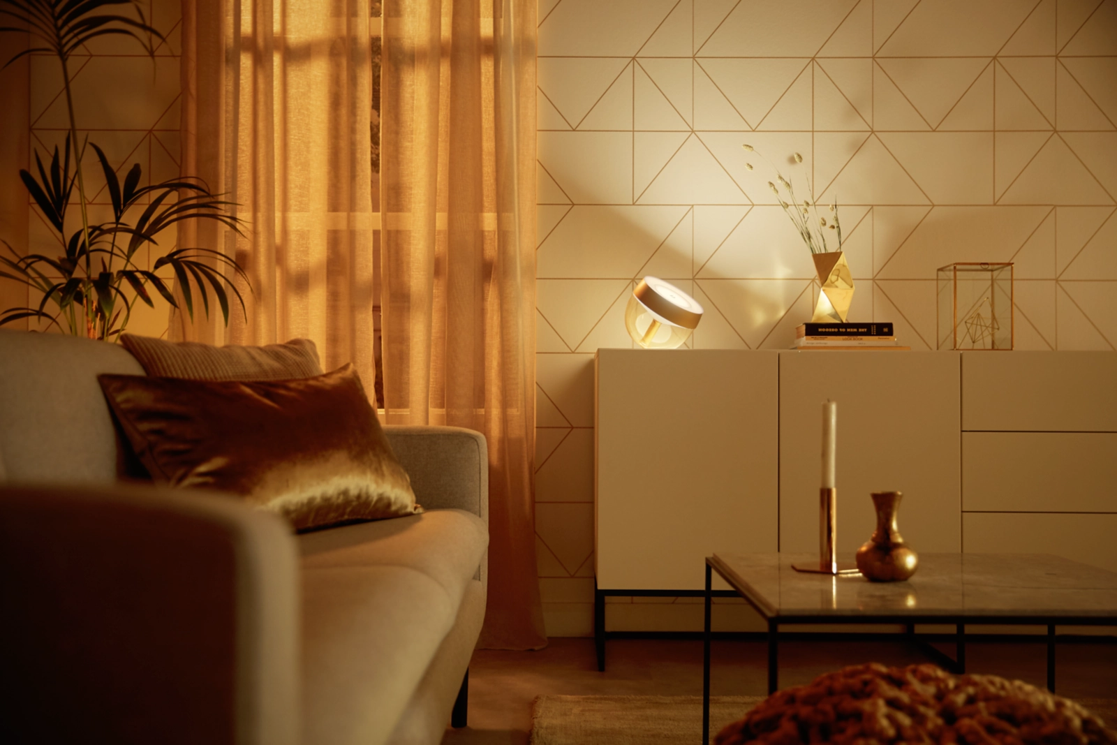 Lampka Biurkowa LED Nocna 8.2W 570lm IP20 White and Color Ambiance RGB + TW Złota Inteligentna SMART Zigbee Bluetooth Iris Philips HUE - obszar zastosowań