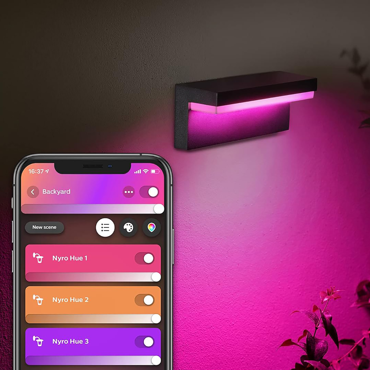 Kinkiet Ogrodowy LED Lampa Zewnętrzna Elewacyjna 13.6W 1020lm IP44 White and Color Ambiance RGB + TW Czarna Inteligentna SMART Zigbee Bluetooth Nyro Philips HUE - pierwsza cecha produktu