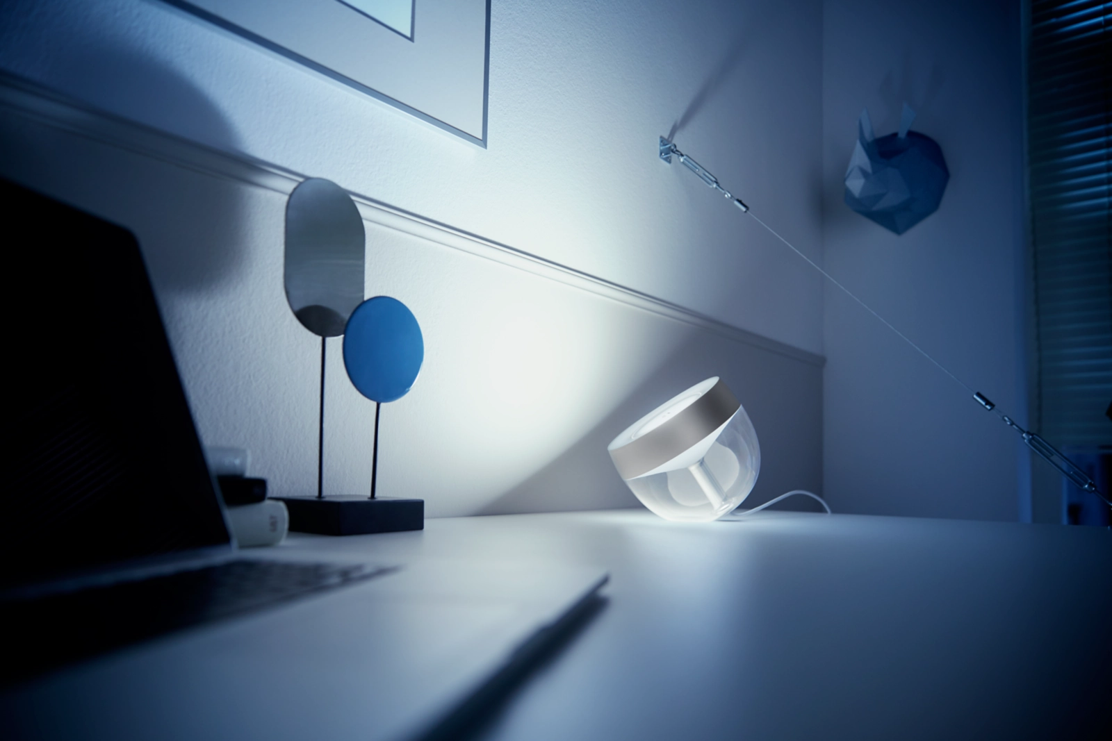 Lampka Biurkowa LED Nocna 8.2W 570lm IP20 White and Color Ambiance RGB + TW Srebrna Inteligentna SMART Zigbee Bluetooth Iris Philips HUE - trzecia cecha produktu