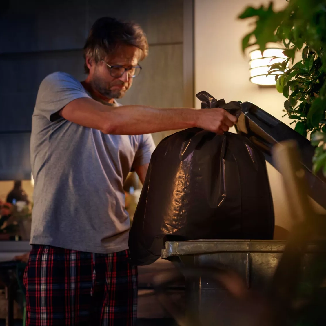 Naświetlacz LED Lampa Reflektor 20.5W 2600lm IP44 2700K Ciepła White Czarna Inteligentna SMART Zigbee Bluetooth Welcome Philips HUE - trzecia cecha produktu