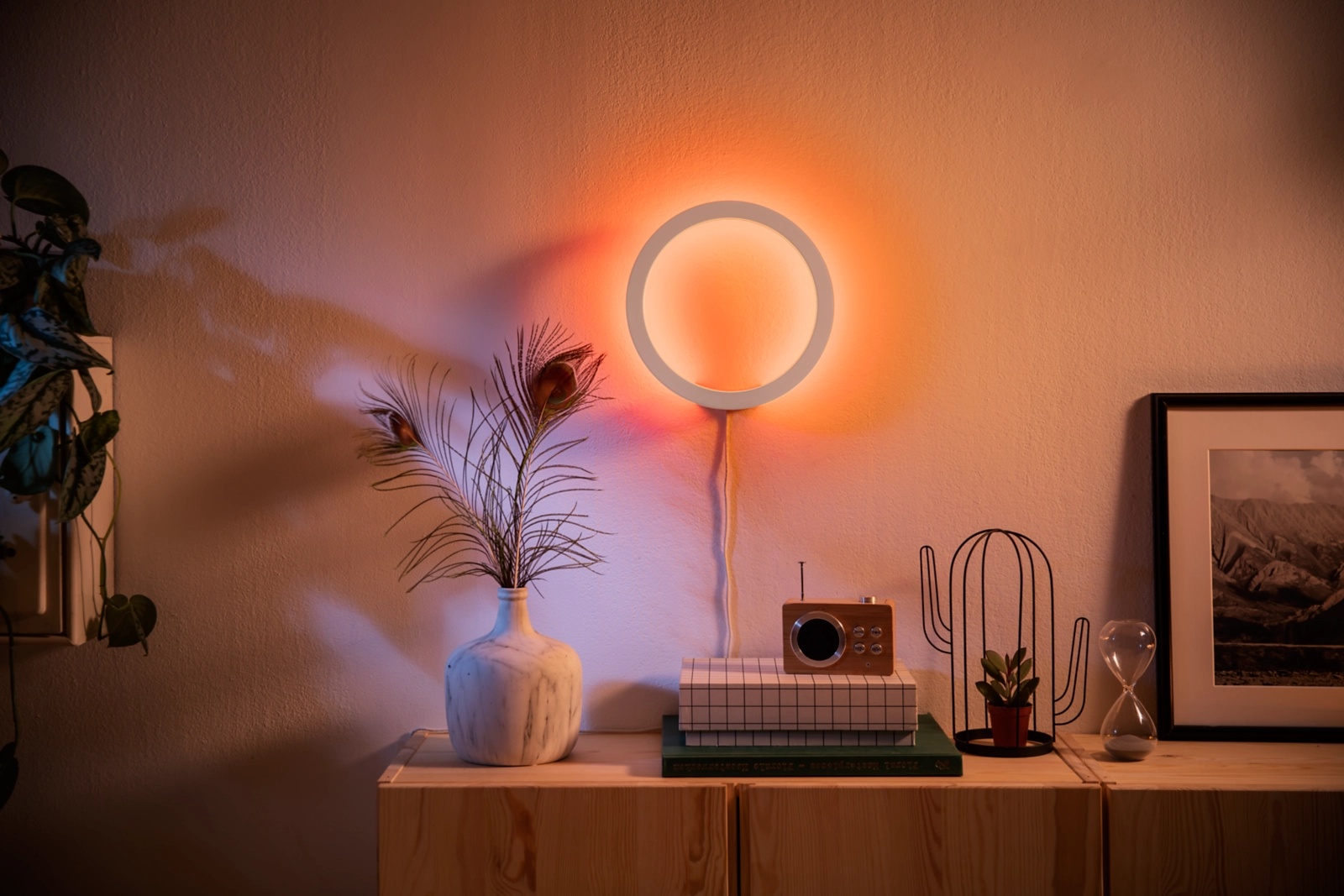 Lampa Ścienna Kinkiet LED 20W 1400lm IP20 White and Color Ambiance RGB + TW Biała Inteligentna SMART Zigbee Bluetooth Sana Philips HUE - trzecia cecha produktu