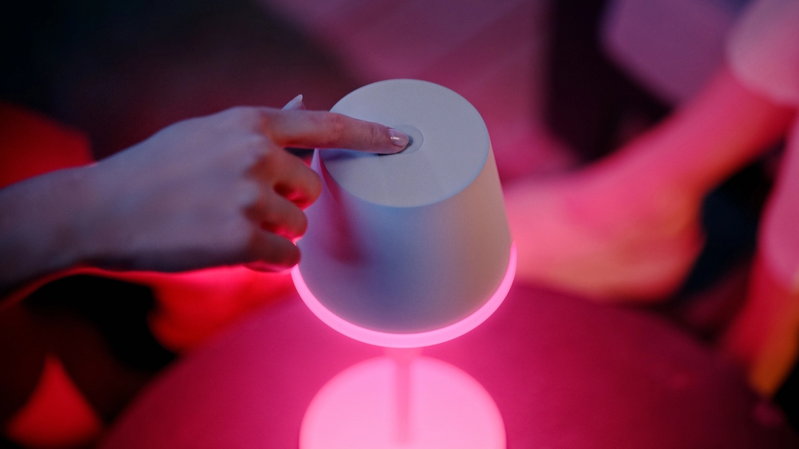 Lampa Stołowa Biurkowa LED 6.2W 530lm White and Color Ambiance RGB + TW Czarna 35cm Inteligentna SMART Zigbee Bluetooth Go Table Philips HUE - druga cecha produktu