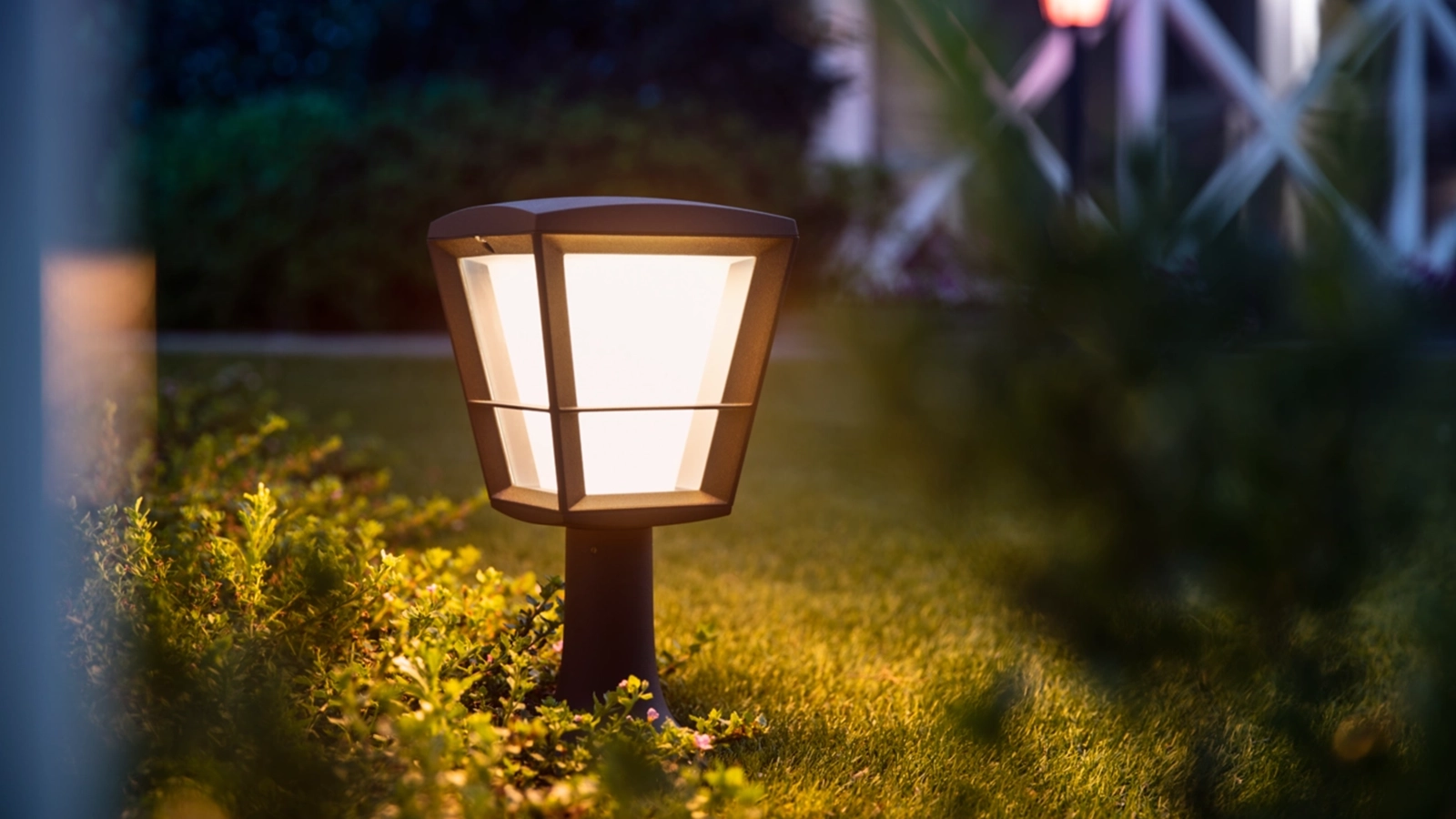 Lampa Ogrodowa Zewnętrzna LED SŁUPEK 32cm 15.2W 1140lm IP44 White and Color Ambiance RGB + TW Czarna Inteligentna SMART Zigbee Bluetooth Econic Philips HUE - obszar zastosowań