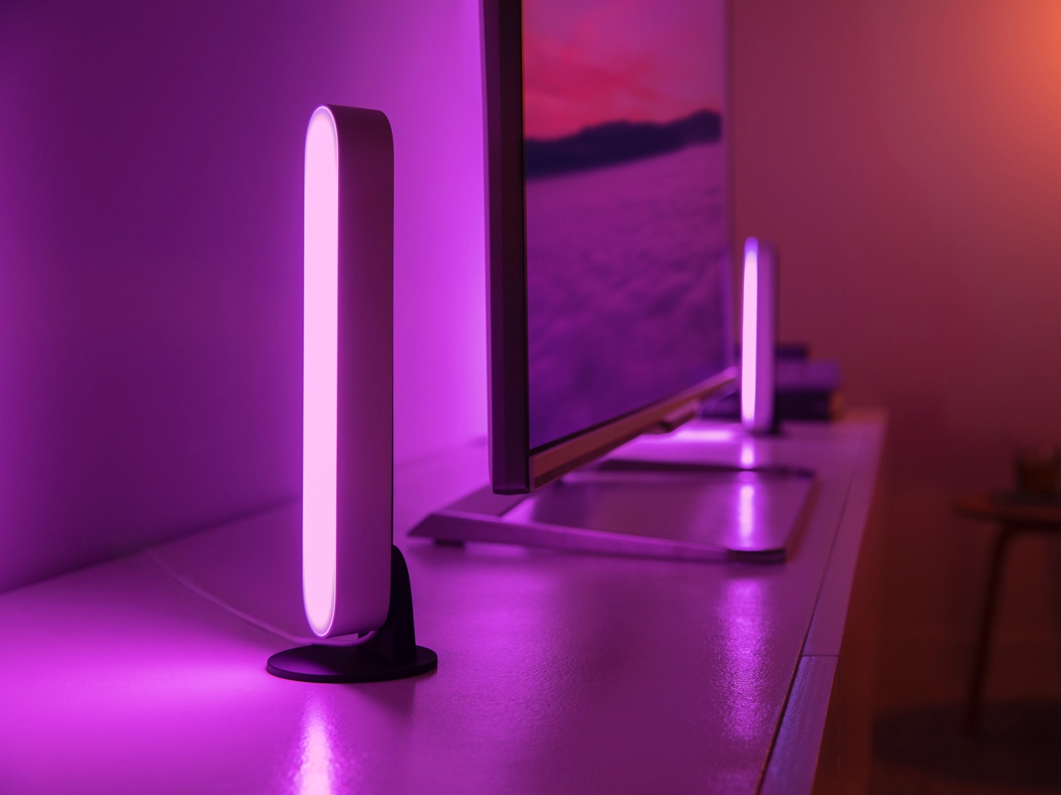 Lampka Biurkowa Podłużna LED 6.7W 500lm IP20 White and Color Ambiance RGB + TW Biała 25cm Inteligentna SMART Zigbee Bluetooth Play Philips HUE - pierwsza cecha produktu