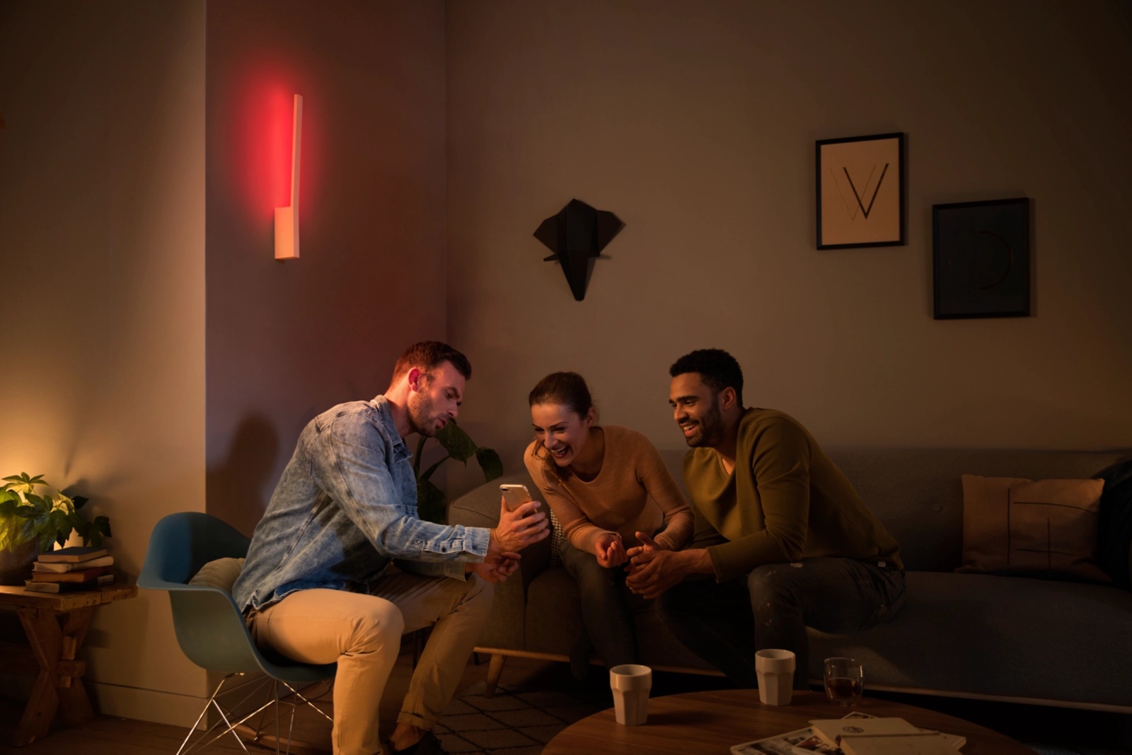 Lampa Ścienna Kinkiet LED 12.2W 850lm IP20 White and Color Ambiance RGB + TW Biała Inteligentna SMART Zigbee Bluetooth Liane Philips HUE - obszar zastosowań
