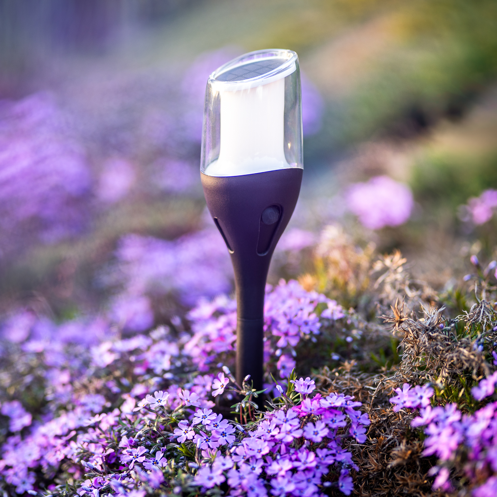 Lampa Solarna Ogrodowa LED Ogrodowa Zewnętrzna Efekt Płomienia IGNIS 64 cm LUMILED - aranżacja