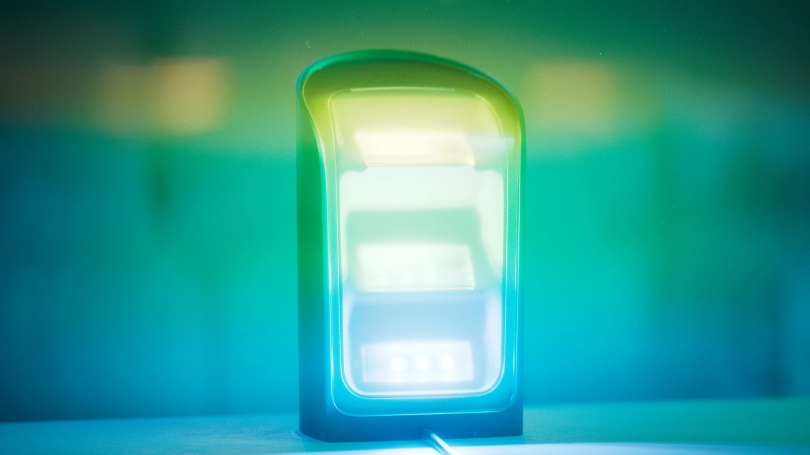 Lampka Biurkowa LED do Podświetlania Ścian 1035lm IP20 White and Color Ambiance RGB + TW Czarna Inteligentna SMART Zigbee Bluetooth Indoor Table Lamp Play Wall Washer Philips HUE - pierwsza cecha produktu