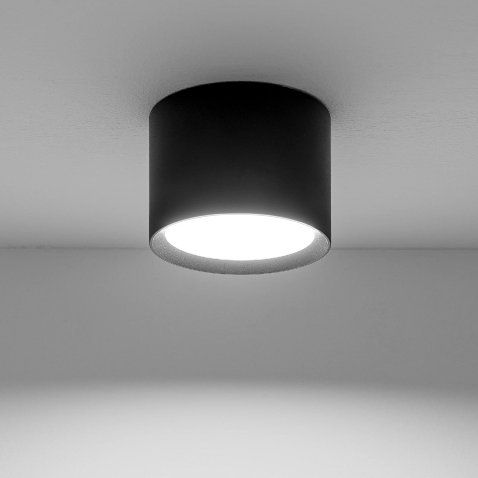 Oprawa HALOGENOWA Natynkowa SUNLA Tuba Gx53 LED Spot Kinkiet Sufitowa Walec Czarny LUMILED - pierwsza cecha produktu