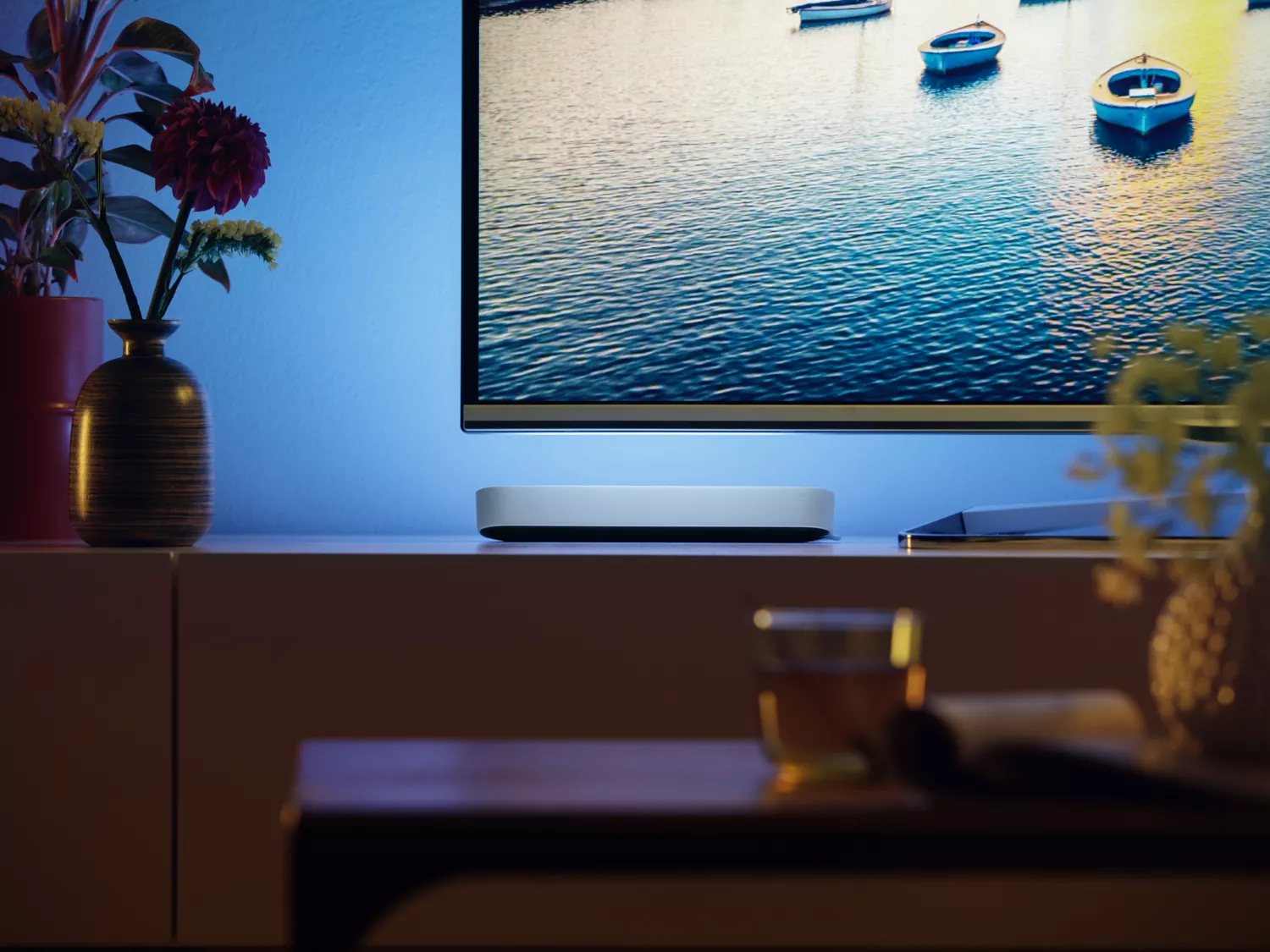 Lampka Biurkowa Podłużna LED 6.7W 500lm IP20 White and Color Ambiance RGB + TW Biała 25cm Inteligentna SMART Zigbee Bluetooth Play Rozszerzenie Philips HUE - druga cecha produktu