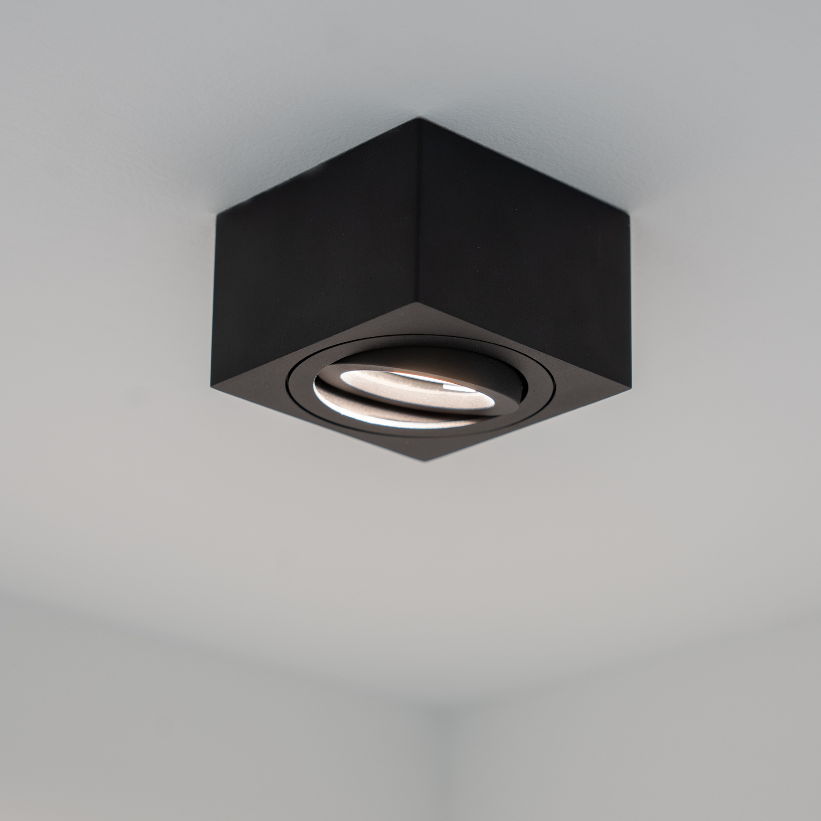 Oprawa Natynkowa HALOGENOWA Tuba Spot Ruchoma Kwadratowa Czarna 50mm + Wkład LED 7W 3000K  AMAT-S LUMILED - pierwsza cecha produktu